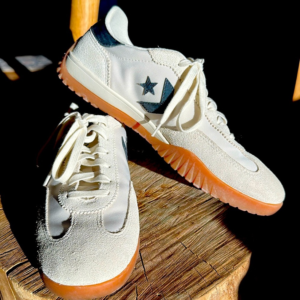 So CUTE Converse One Star Trainer sneakers- LIKE NEE